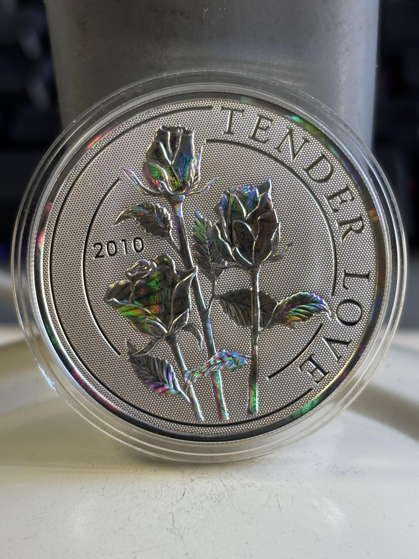 第196期拍卖 库克2010年爱情系列时尚立体玫瑰全息幻彩银币，925银，25克，塑料盒有破