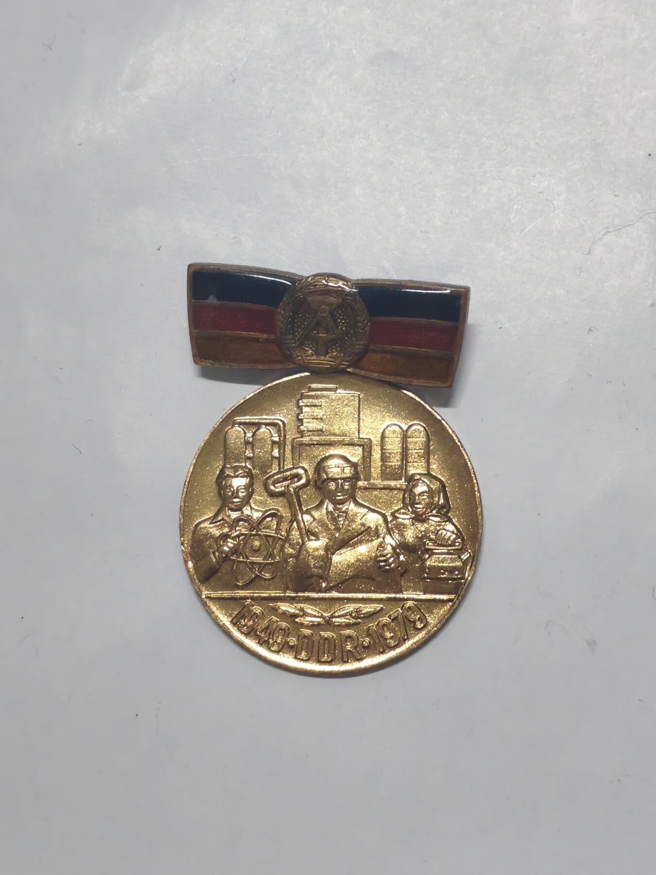 韵星假日军品类拍卖第51期  -- Rimey Holidays Militaria Auction 51 民主德国成立三十周年纪念奖章