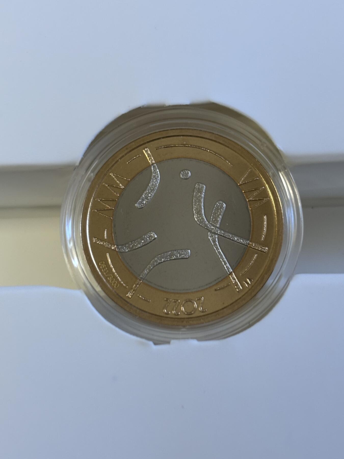 第196期拍卖 芬兰2022年曲棍球5欧双色纪念币