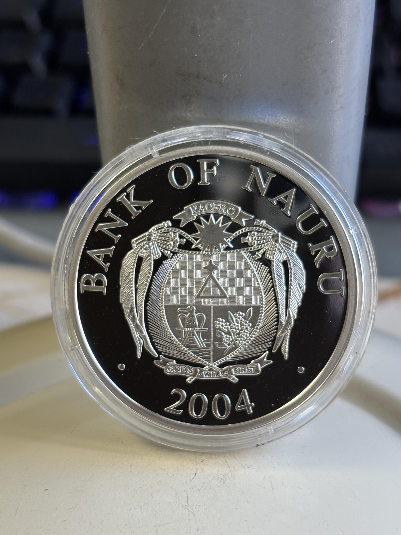 第196期拍卖 瑙鲁2004年建筑奇观德累斯顿圣母大教堂立体银币带证书，999银镀金，1盎司/2.17克，发行7500枚