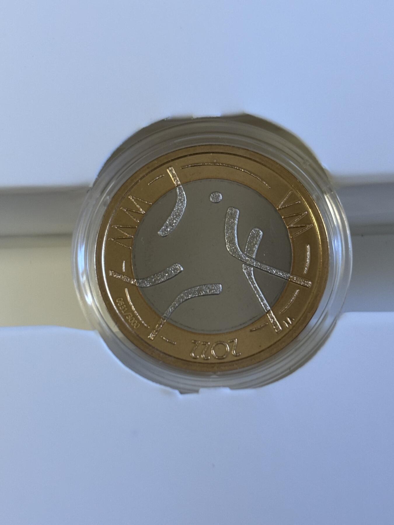 第196期拍卖 芬兰2022年曲棍球5欧双色纪念币