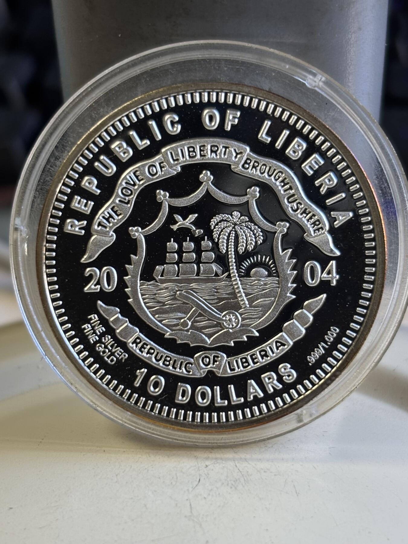 第196期拍卖 利比里亚2004年珍稀动物系列老虎镶钻石纪念银币，20克，999银，38毫米，发行5000枚，