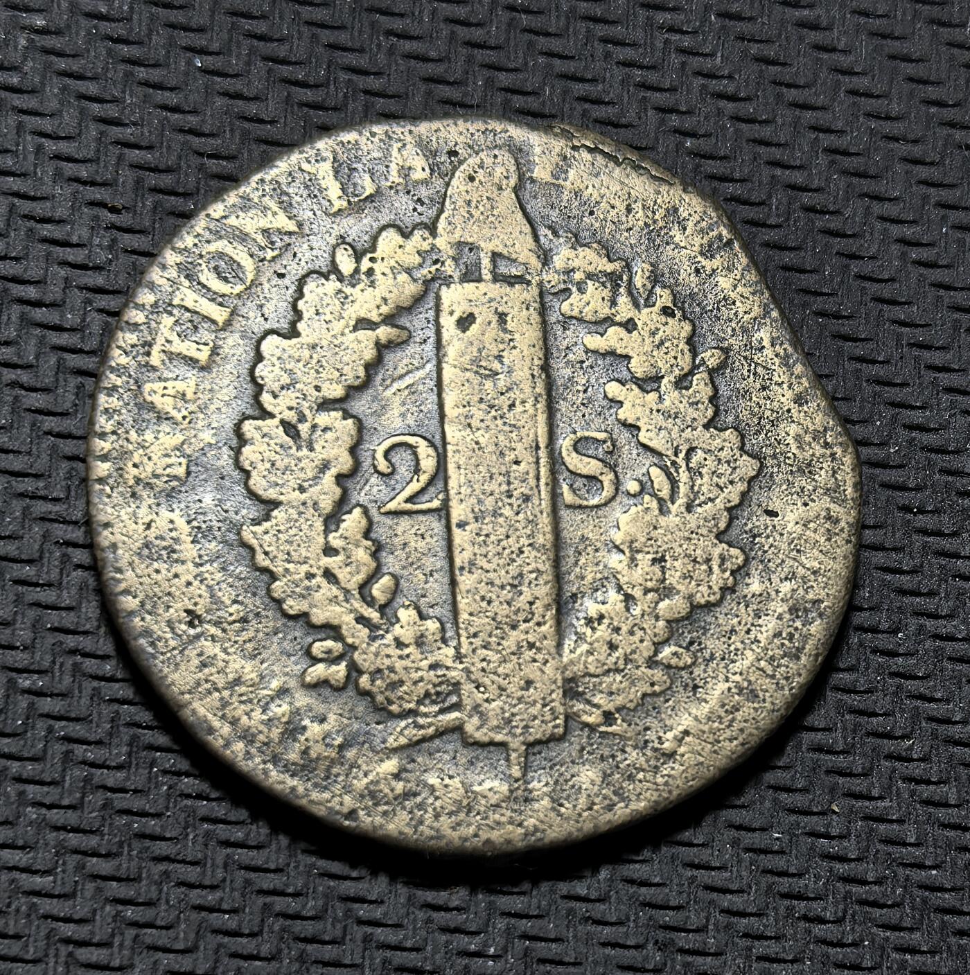 外国优质银币克朗币纪念章，每周六晚九点倒数截拍，满百包邮可寄存，持续收拍 少见法国路易十六1792 年2 索尔铜币，法国大革命初期产物，正面铸路易十六头像，背面饰自由柱与花环，是新政权发行的过渡性货币，见证了从君主制到共和制的历史转折。