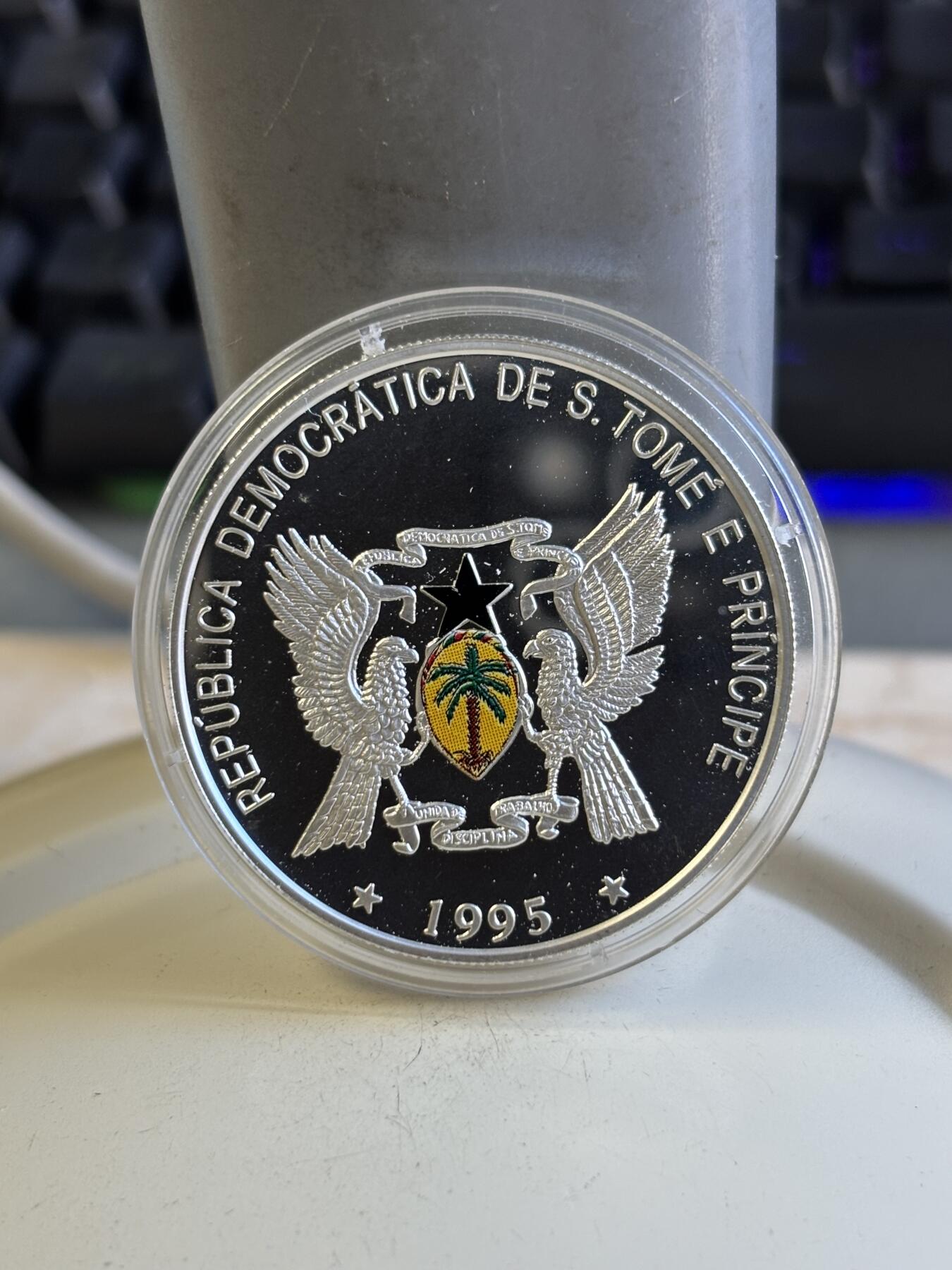 第196期拍卖 圣多美和普林西比1995年彩色花卉纪念银币，925银，25克