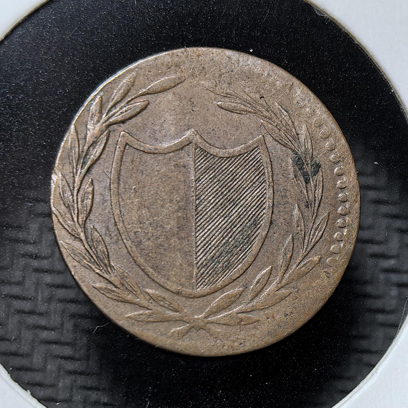 外国优质银币克朗币纪念章，每周六晚九点倒数截拍，满百包邮可寄存，持续收拍 德意志法兰克福自由市1819年1 芬尼铜币，属神圣罗马帝国解体后德意志邦联时期的地方流通辅币，见证了德意志分裂时代的货币体系。