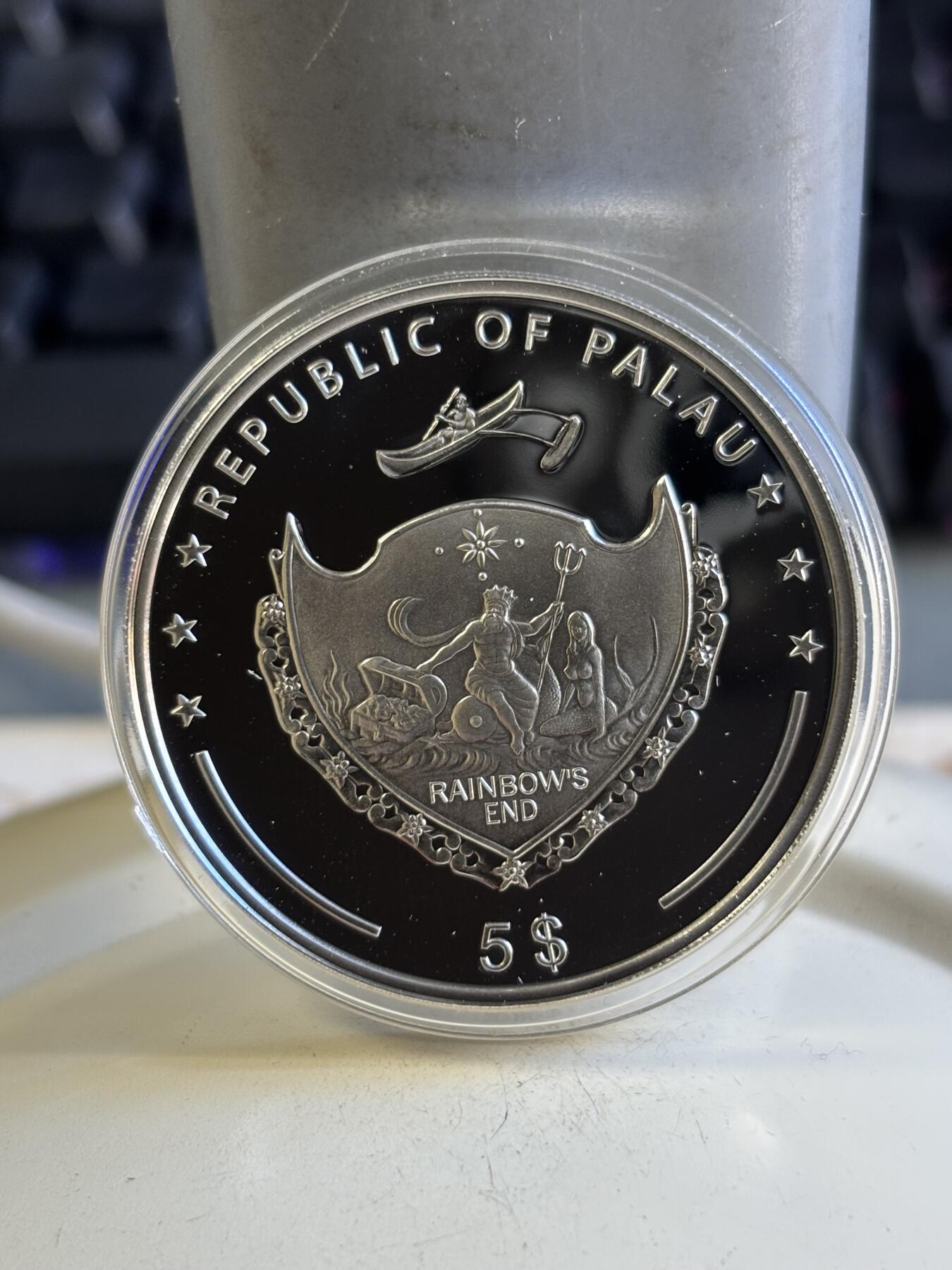 第196期拍卖 获奖币帕劳2009年镶嵌天然深海珍珠彩色纪念银币，925银，25克，发行2500枚，世界上最美的25种硬币之一