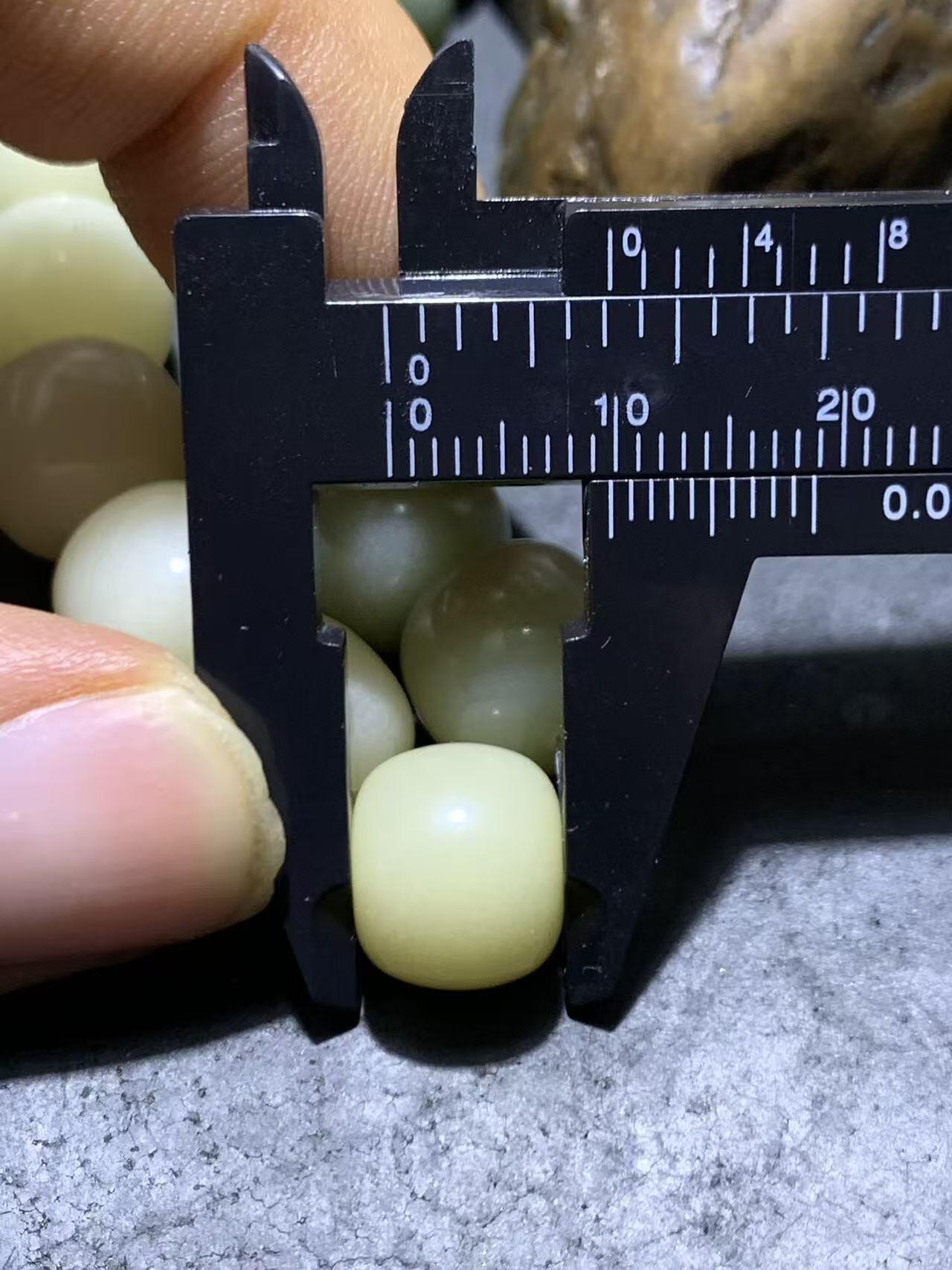 精美多宝渐变色菩提根手串绕指揉糖果色老型桶珠文玩念珠手链混色珠单圈手链一条，