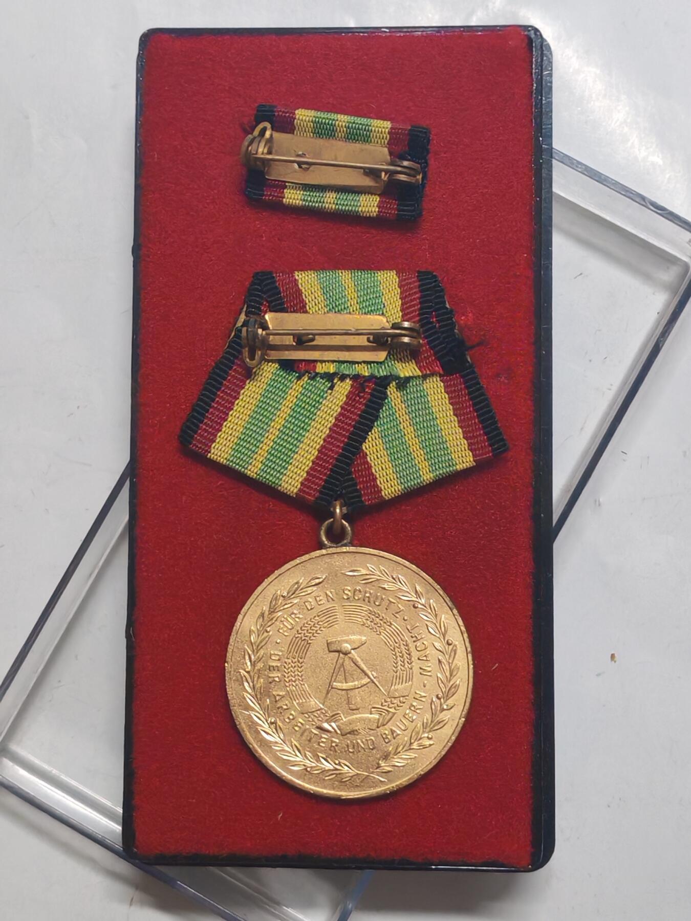 韵星假日军品类拍卖第51期  -- Rimey Holidays Militaria Auction 51 民主德国特级人民军忠诚服务奖章带原盒略 高级人民军奖章 少见 保存完好