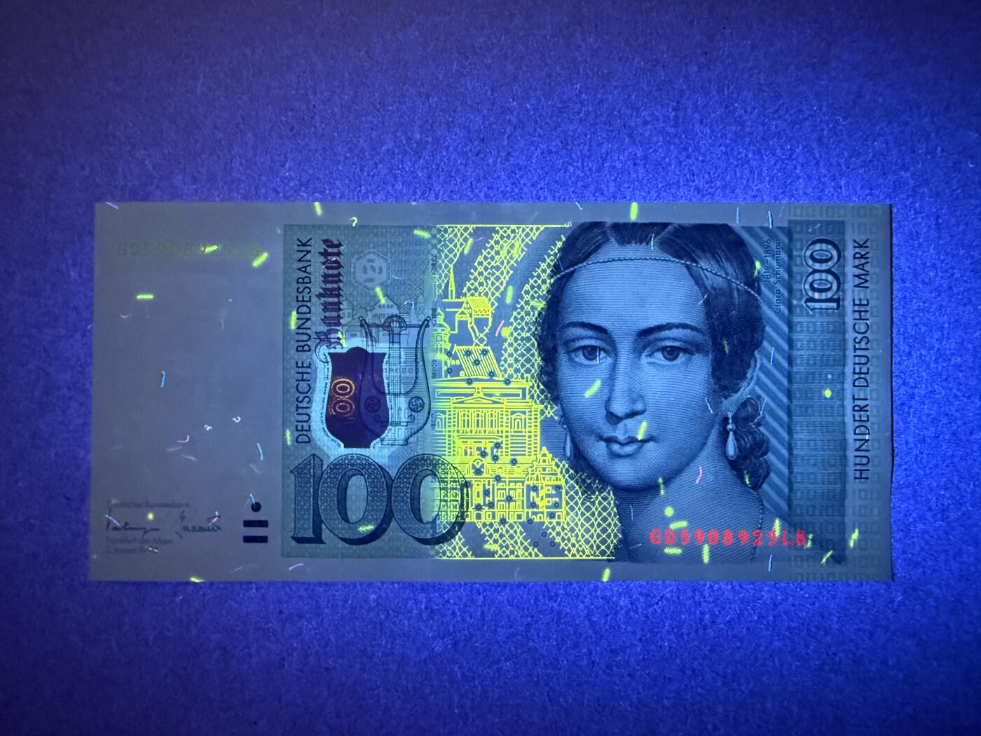 《愛美收藏》第239期-4.5周日外币黄金场  德国100盾 UNC 1996年版 全息版克拉拉 无47尾8