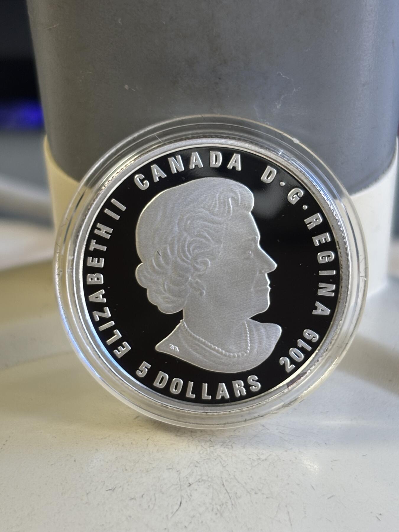 第196期拍卖 加拿大2019年十二星座系列10天秤座镶嵌水晶彩银币，9999银，70.96克，发行4000枚