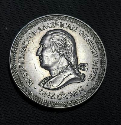 外国优质银币克朗币纪念章，每周六晚九点倒数截拍，满百包邮可寄存，持续收拍 - 马恩岛1976年美国独立 200 周年 1 克朗纪念币，正面是伊丽莎白二世肖像，背面为乔治・华盛顿像，是英属领地纪念美英历史的跨界藏品。