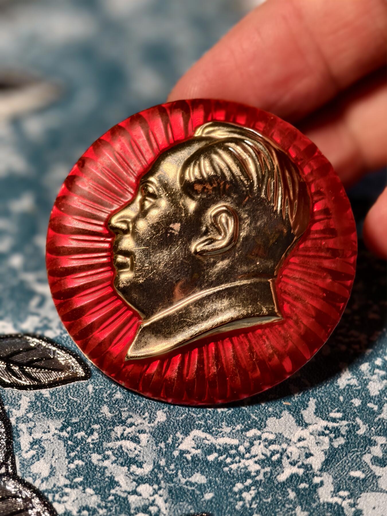 抚柳草堂-第二十二期章牌钱币  奖章勋章 满百包邮 放漏专场 1968毛主席像章 装甲兵机关无产阶级革命派 带有准确时间1968年12月26日  大尺寸47mm