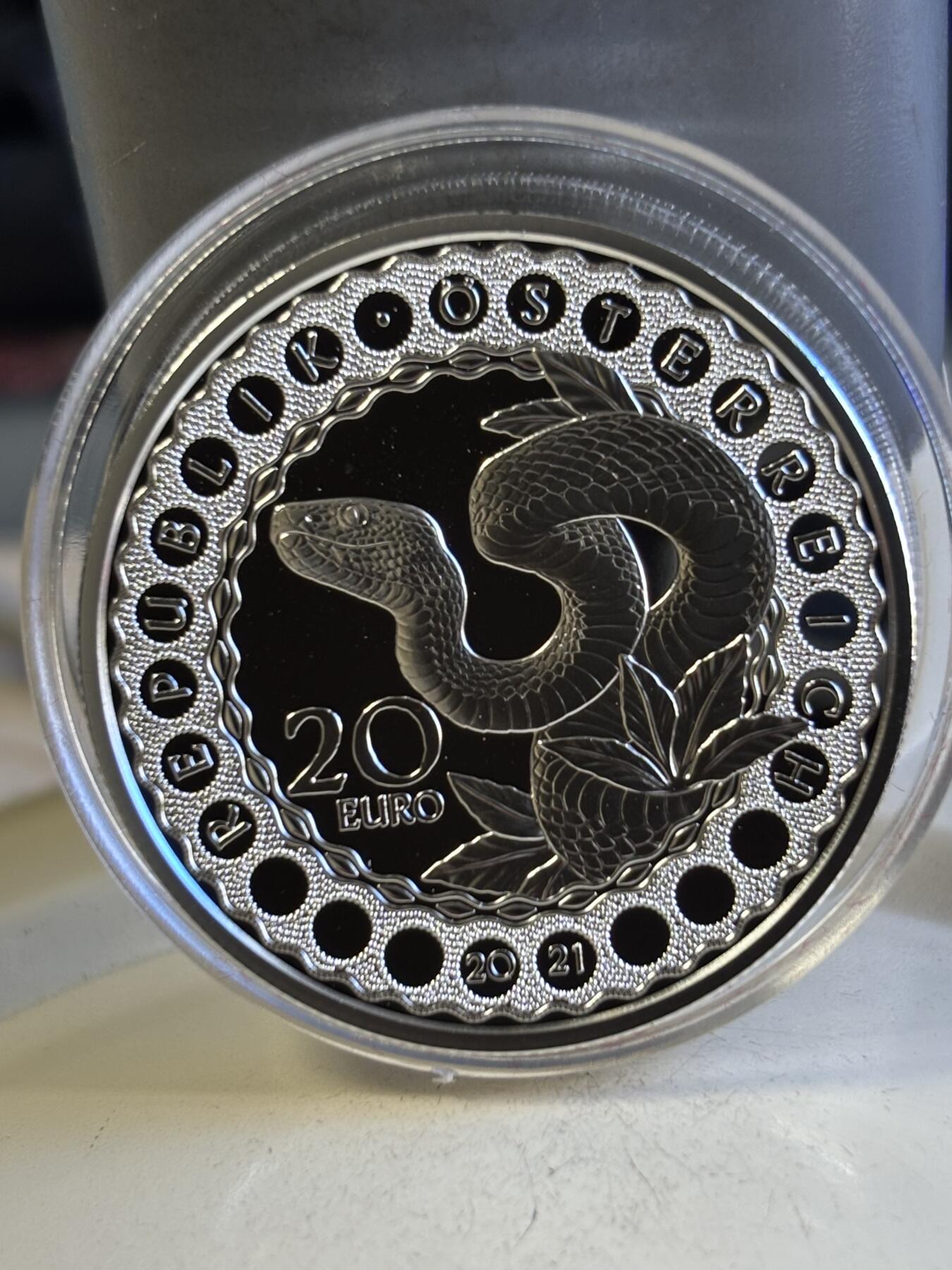 第196期拍卖 奥地利2021年世界之眼1澳洲土著造物主彩虹蛇银币，925银，22.42克，发行30000枚，有黑点