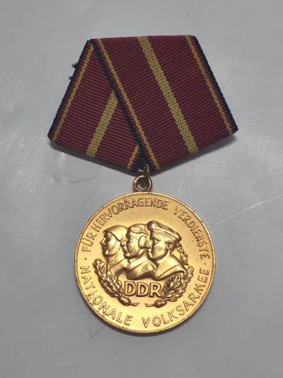 韵星假日军品类拍卖第51期  -- Rimey Holidays Militaria Auction 51 - 民主德国金级国家人民军功勋奖章