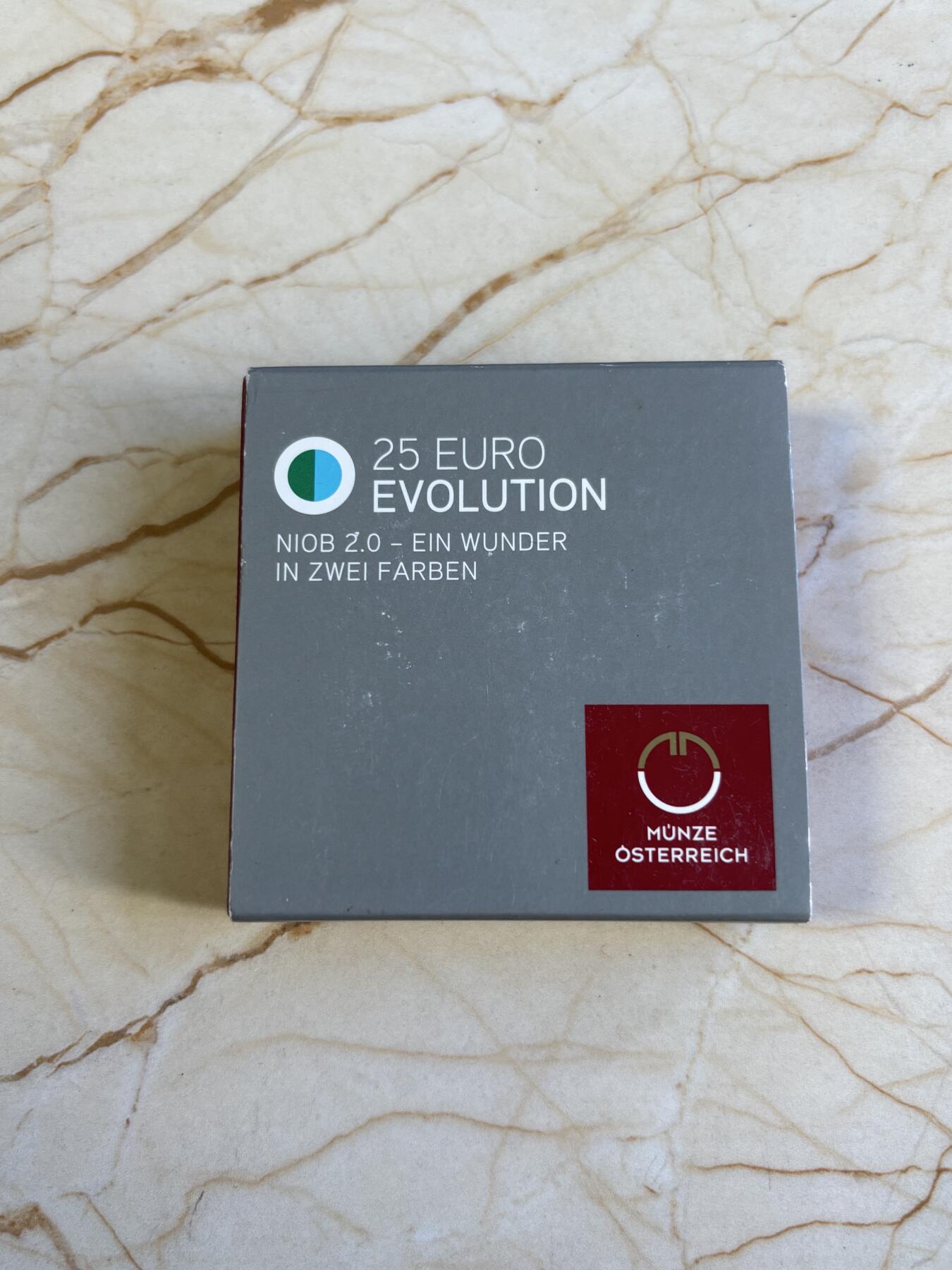 第196期拍卖 奥地利2014年进化论铌银镶嵌双色纪念币，900银998铌，10克/7.15克，