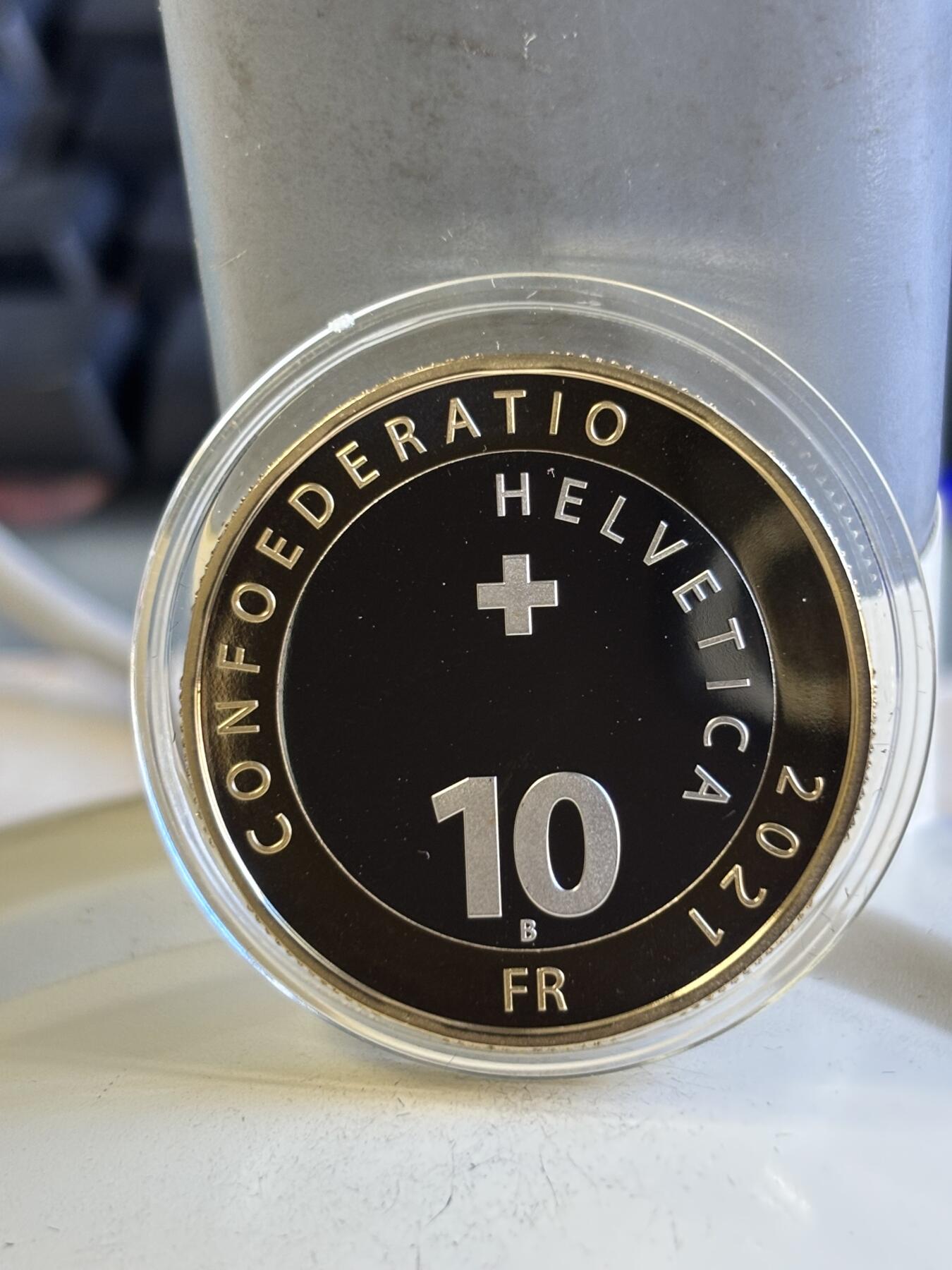 第196期拍卖 瑞士2021年森林动物狐狸10法郎双色精制纪念币，有氧化，