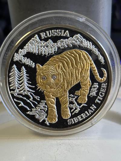 第196期拍卖 - 利比里亚2004年珍稀动物系列老虎镶钻石纪念银币，20克，999银，38毫米，发行5000枚，