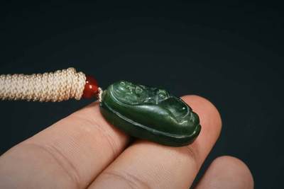 上海都达杂项专场103【全场包邮】  天然和田玉碧玉精雕《笑佛》挂件80-89