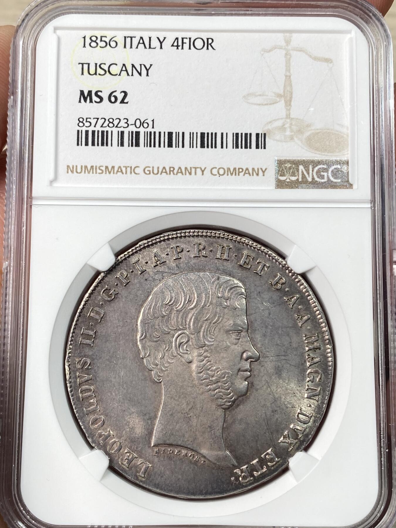 万国钱币拍卖第064期 NGC MS62 1856年意大利托斯卡纳4菲奧里尼大银 好品不多见的意系主币大银 背面纹章设计极其华丽 全深打车轮转光 原味欧陆五彩倒影包浆收藏级状态