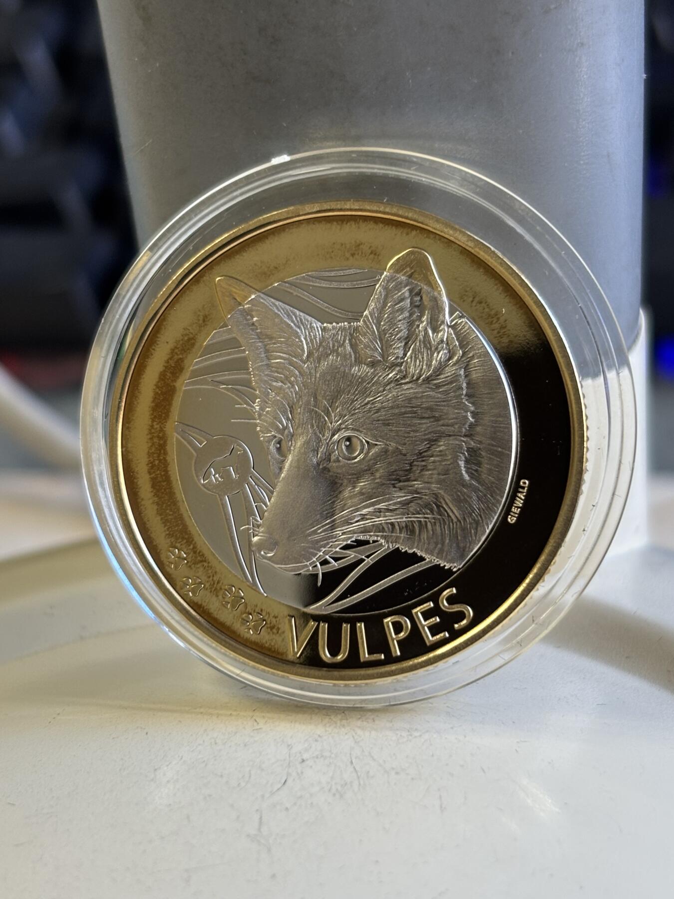 第196期拍卖 瑞士2021年森林动物狐狸10法郎双色精制纪念币，有氧化，