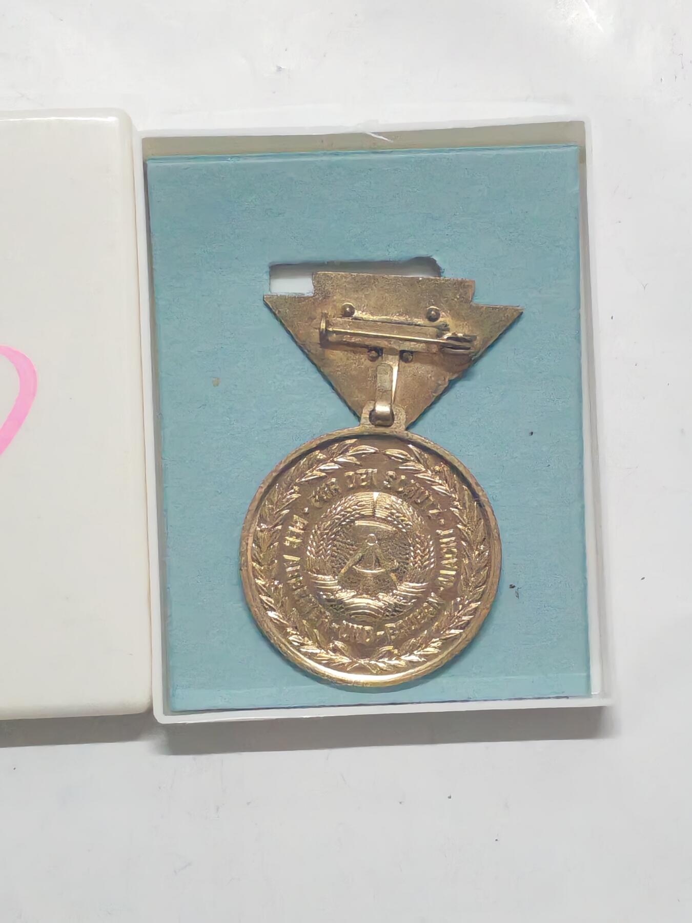 韵星假日军品类拍卖第51期  -- Rimey Holidays Militaria Auction 51 民主德国金级人民军预备役优秀服务奖章带原盒