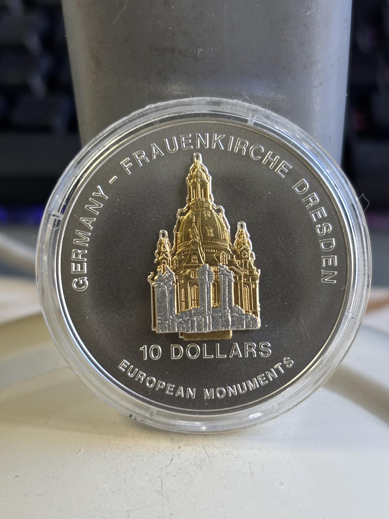 第196期拍卖 瑙鲁2004年建筑奇观德累斯顿圣母大教堂立体银币带证书，999银镀金，1盎司/2.17克，发行7500枚