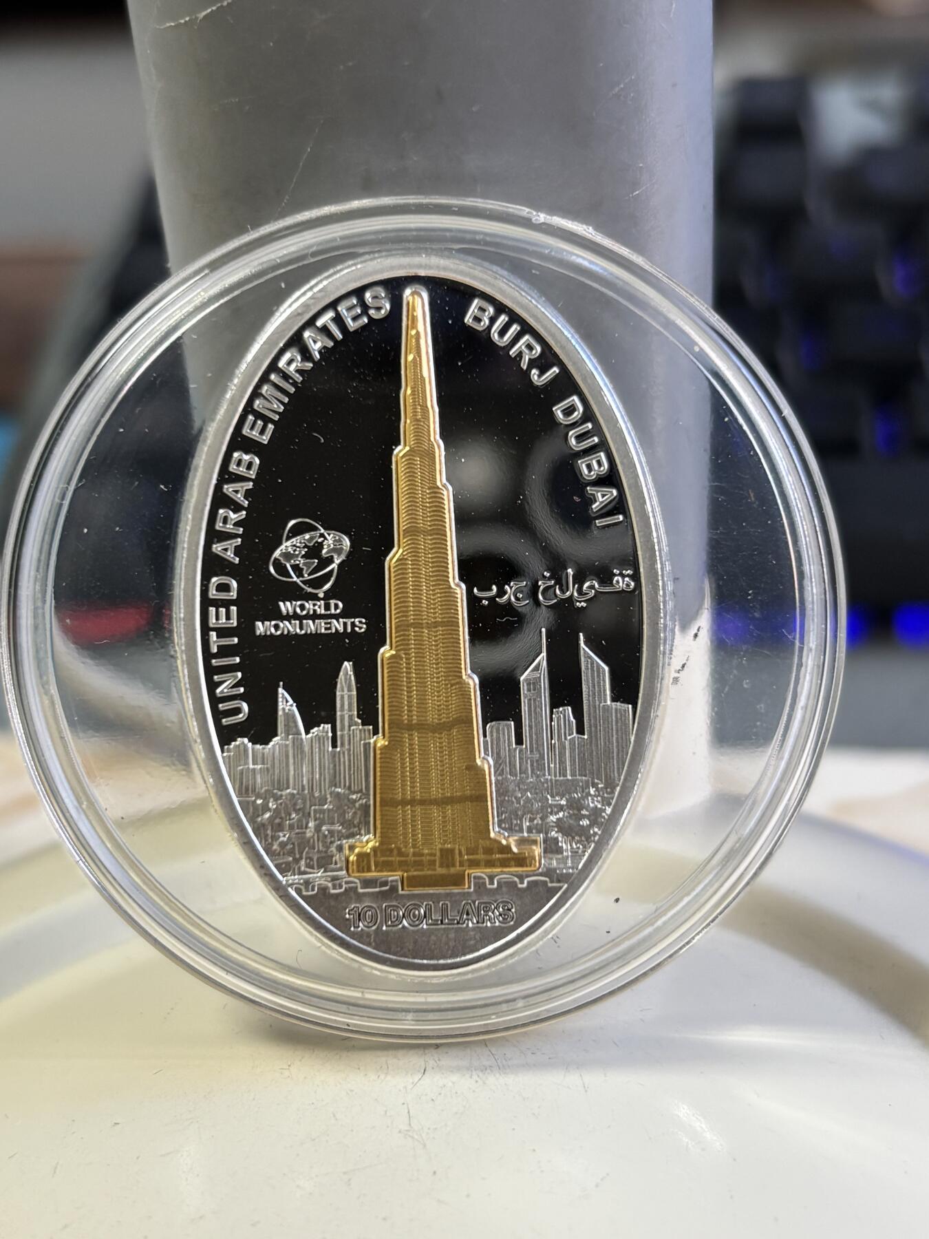 第196期拍卖 库克2010年世界奇观系列迪拜塔镀金立体1盎司纪念银币，999银镀金，发行3000枚