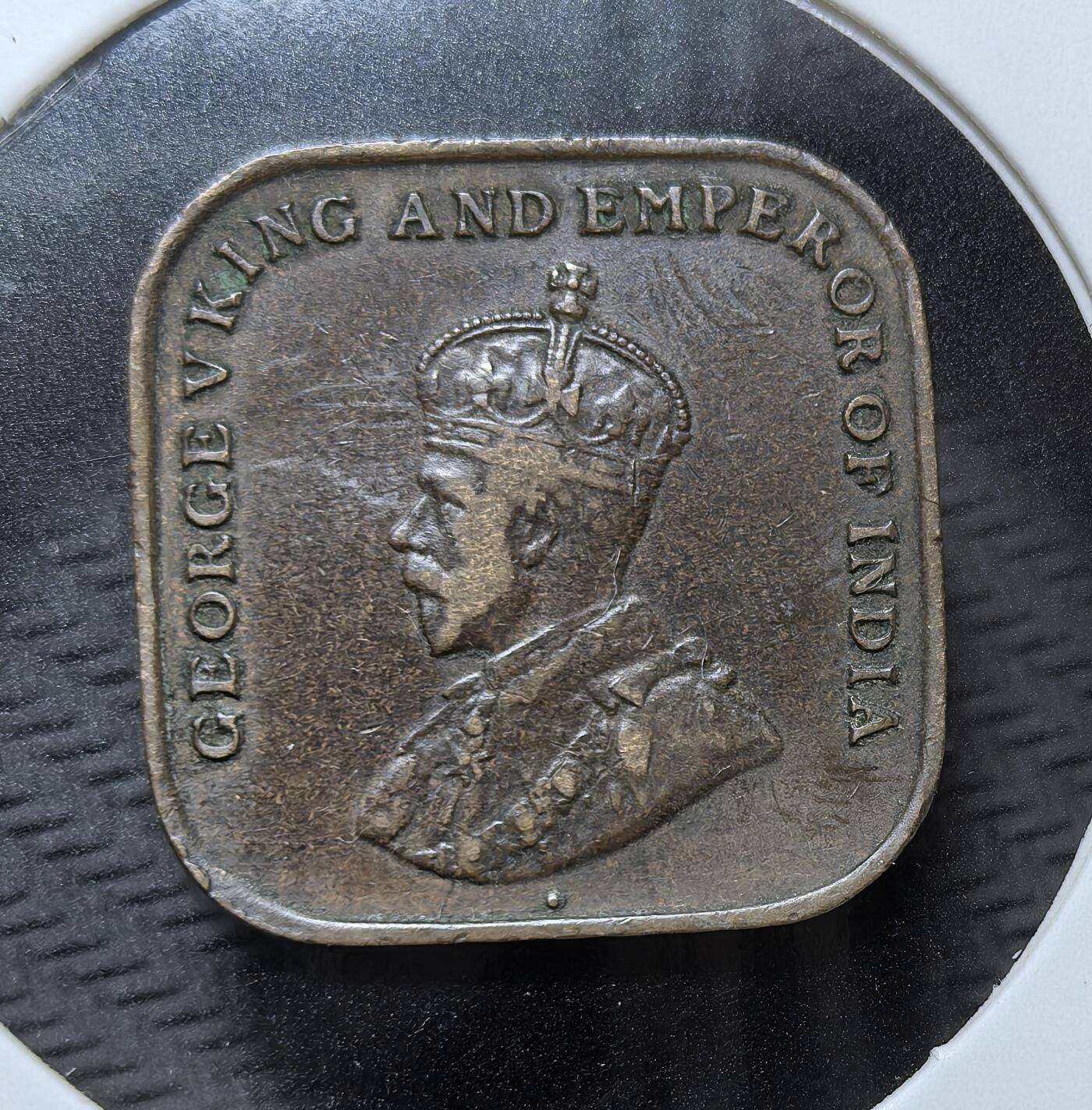 外国优质银币克朗币纪念章，每周六晚九点倒数截拍，满百包邮可寄存，持续收拍 英属海峡殖民地1919年1分铜币，正面为乔治五世头像，是英国殖民东南亚时期的核心流通币，见证了英帝国在马来半岛的统治及近代东南亚货币体系的形成。