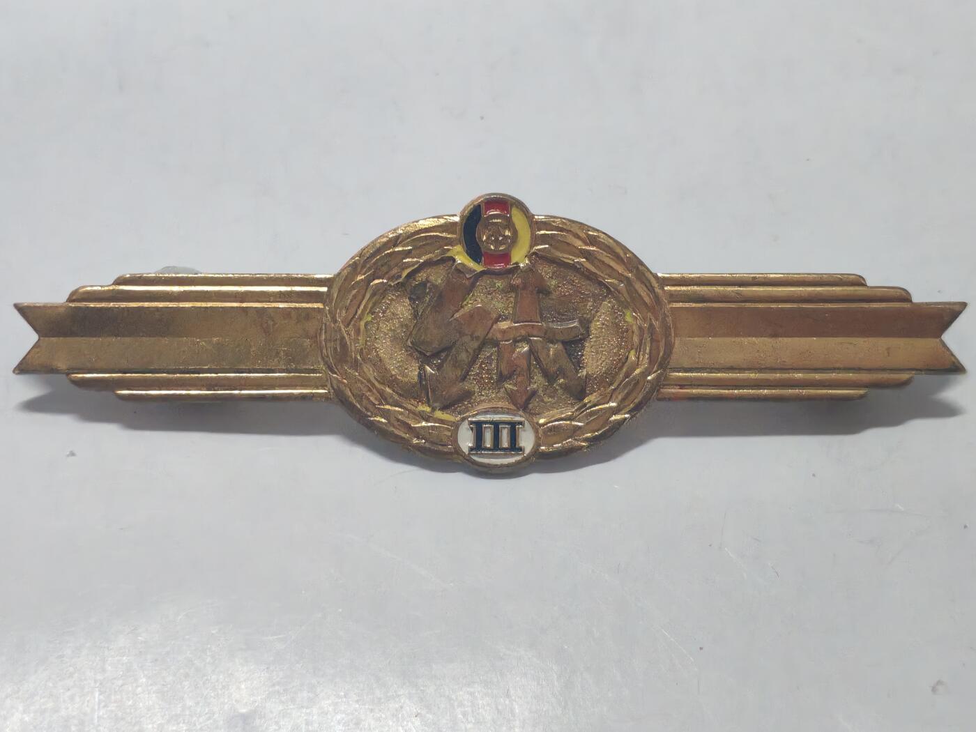 韵星假日军品类拍卖第51期  -- Rimey Holidays Militaria Auction 51 民主德国三级通信兵技能证章