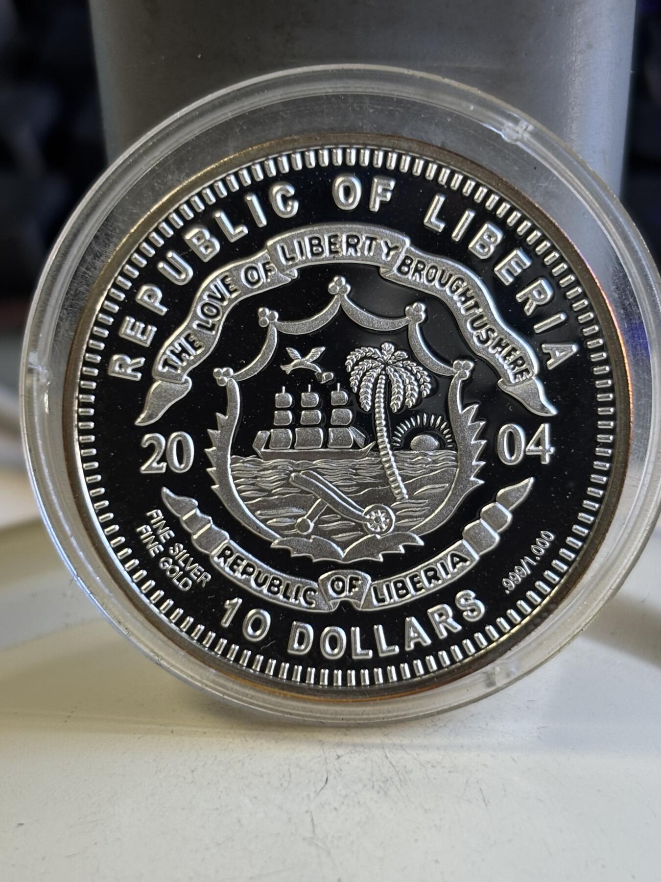 第196期拍卖 利比里亚2004年珍稀动物系列老虎镶钻石纪念银币，20克，999银，38毫米，发行5000枚，