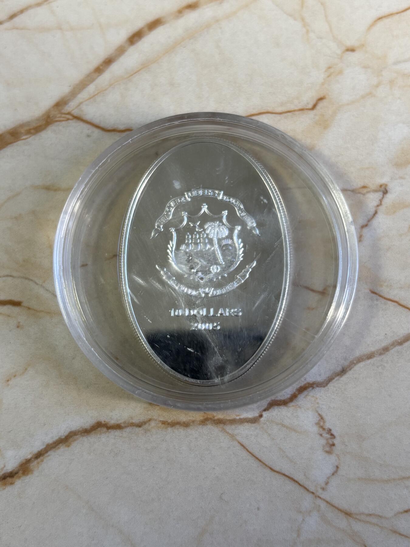 第196期拍卖 利比里亚2005新教皇本笃十六世加冕镀金镶水晶币，925银，25克