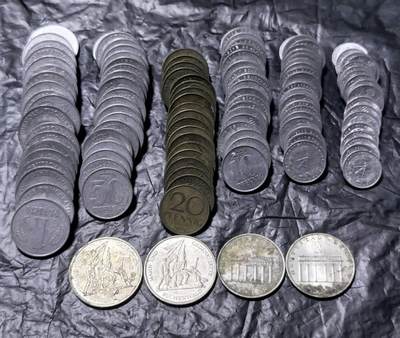 北京马甸外国币专卖第149期，外国币专场，陆续上拍，欢迎关注 - 东德小套币20套及10马克5马克纪念币各2枚