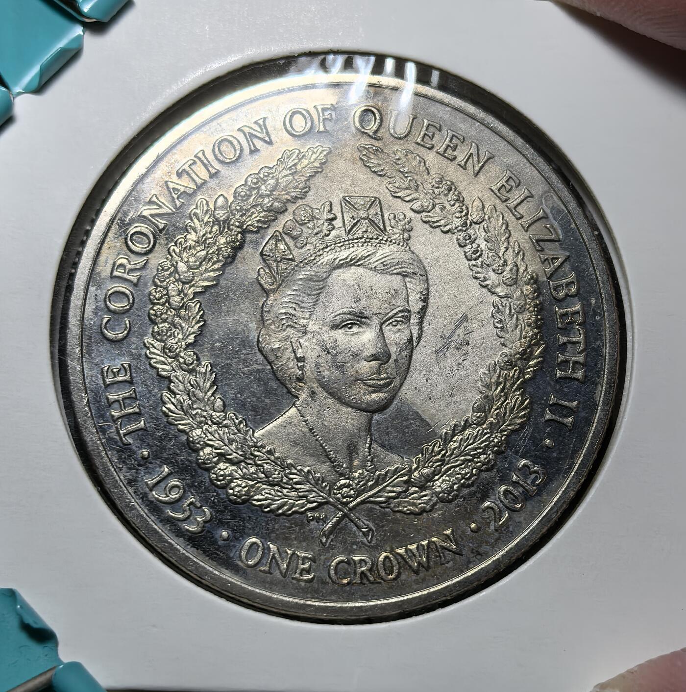 外国优质银币克朗币纪念章，每周六晚九点倒数截拍，满百包邮可寄存，持续收拍 福克兰群岛2013年伊丽莎白二世加冕 60 周年 1 克朗纪念币，铭刻 1953-2013，以加冕肖像与月桂环纪念女王加冕，见证英联邦海外领地的王室纪念传统。