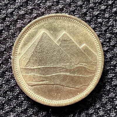 锦色铺子的潮玩第10期 🌸🌸🌸无佣金🌸 🌸🌸   - 埃及 1984年 5皮阿斯特 23mm左右  金字塔  品相如图