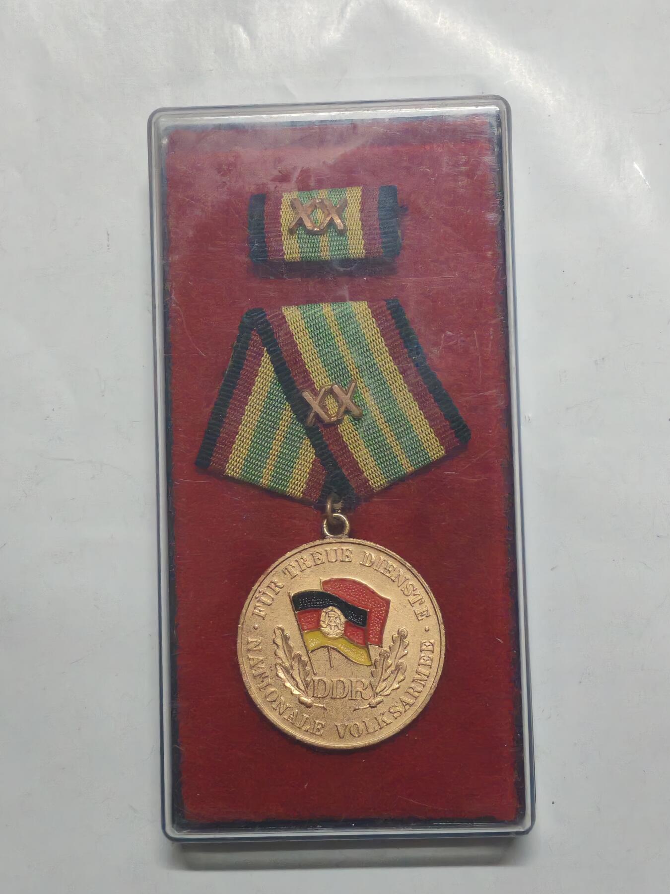 韵星假日军品类拍卖第51期  -- Rimey Holidays Militaria Auction 51 民主德国特级人民军忠诚服务奖章带原盒略 高级人民军奖章 少见 保存完好