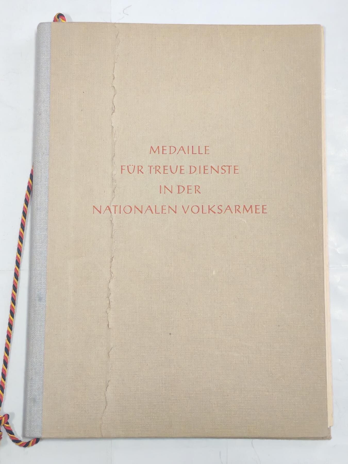 韵星假日军品类拍卖第51期  -- Rimey Holidays Militaria Auction 51 民主德国银级人民军忠诚服务奖章带证带原盒略