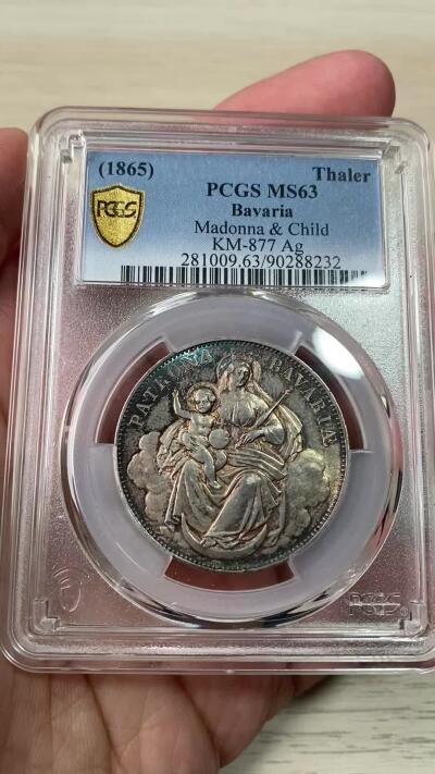 万国钱币拍卖第064期 PCGS MS63 1865年德国巴伐利亚路德维希二世圣母抱婴流通1泰勒 无纪年版本相对稀少 原味欧洲孔雀蓝色调浓郁老彩包浆环绕收藏级品质