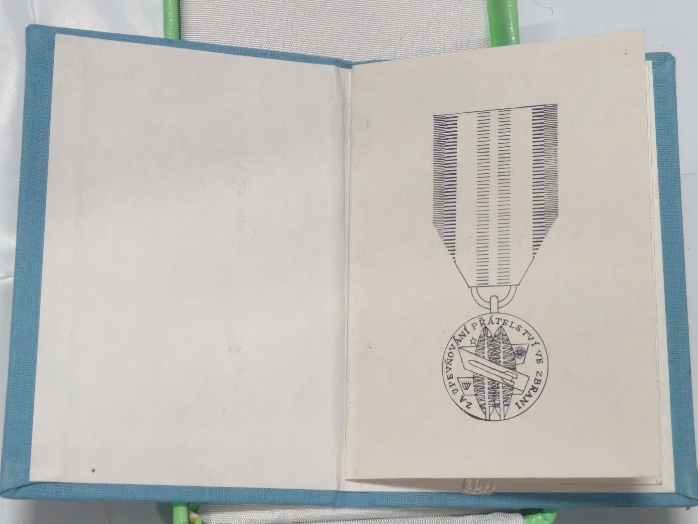 韵星假日军品类拍卖第51期  -- Rimey Holidays Militaria Auction 51 捷克斯洛伐克银级为加强军队友谊建设奖章带原盒证书一套 少见 证书很少