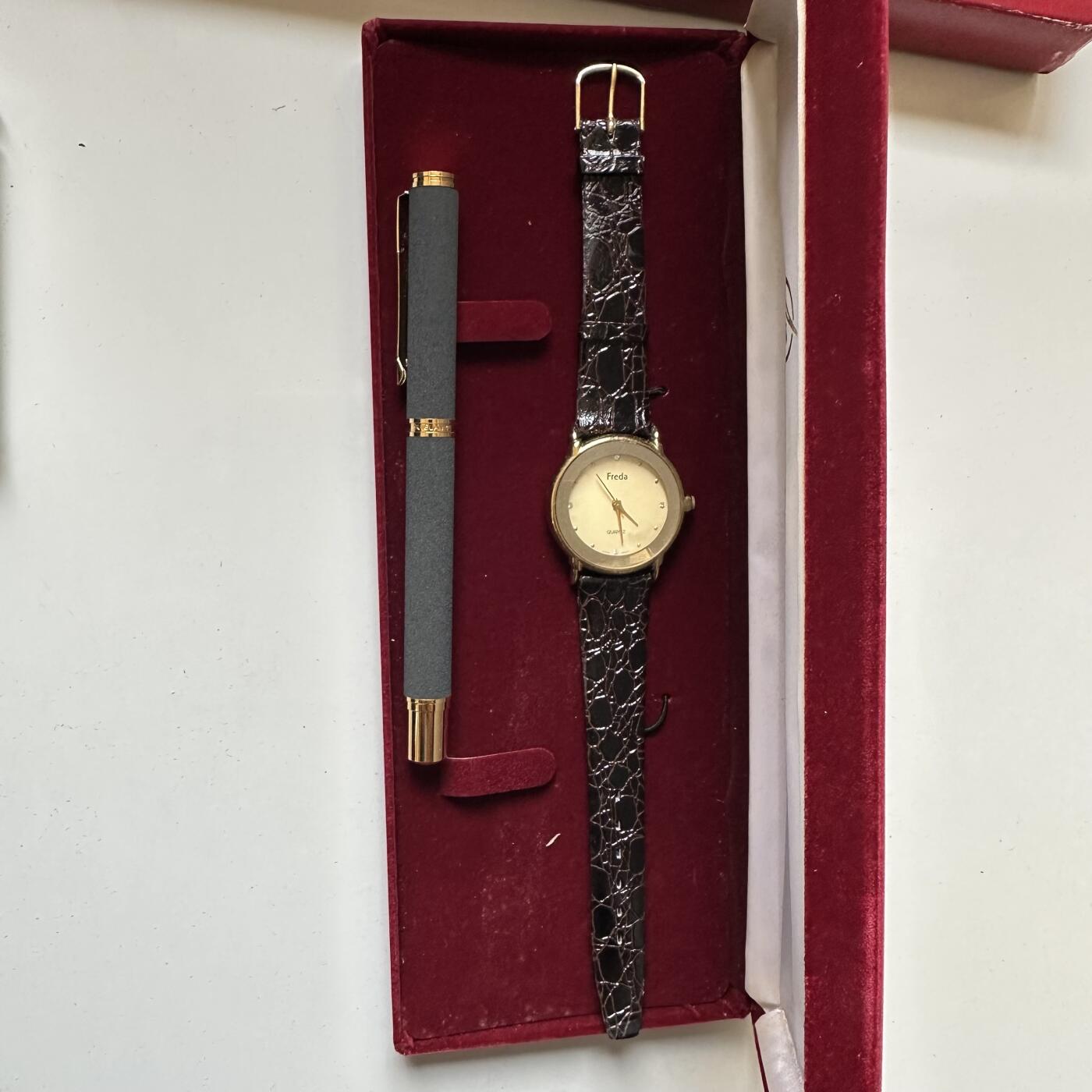 🌹外币初藏🌹🐯2026年第37场   每周二四六晚8️⃣点 接代拍 高档手表钢笔礼盒 钢笔磨砂质感 螺纹式吸水