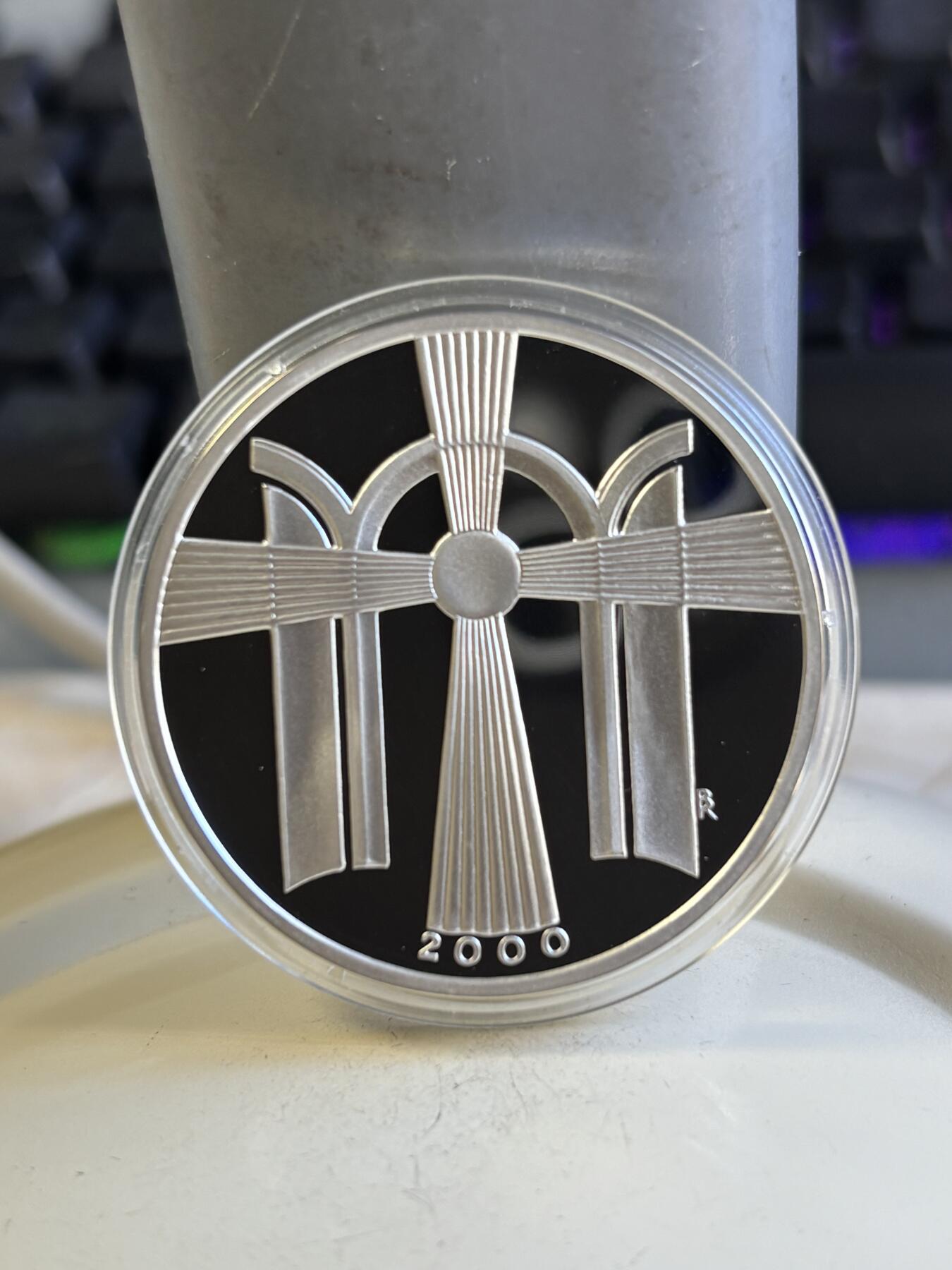 第196期拍卖 立陶宛2000年千禧年系列精制克朗型纪念银币，925银，28.28克，发行3000枚