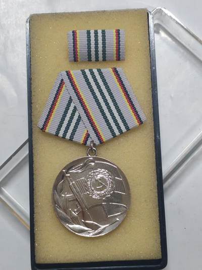 韵星假日军品类拍卖第51期  -- Rimey Holidays Militaria Auction 51 - 民主德国国家人民军人民军三十年荣誉奖章 于建军三十年颁发给国家人民军资深军官士官 完整带盒一套 类似于苏联建军20