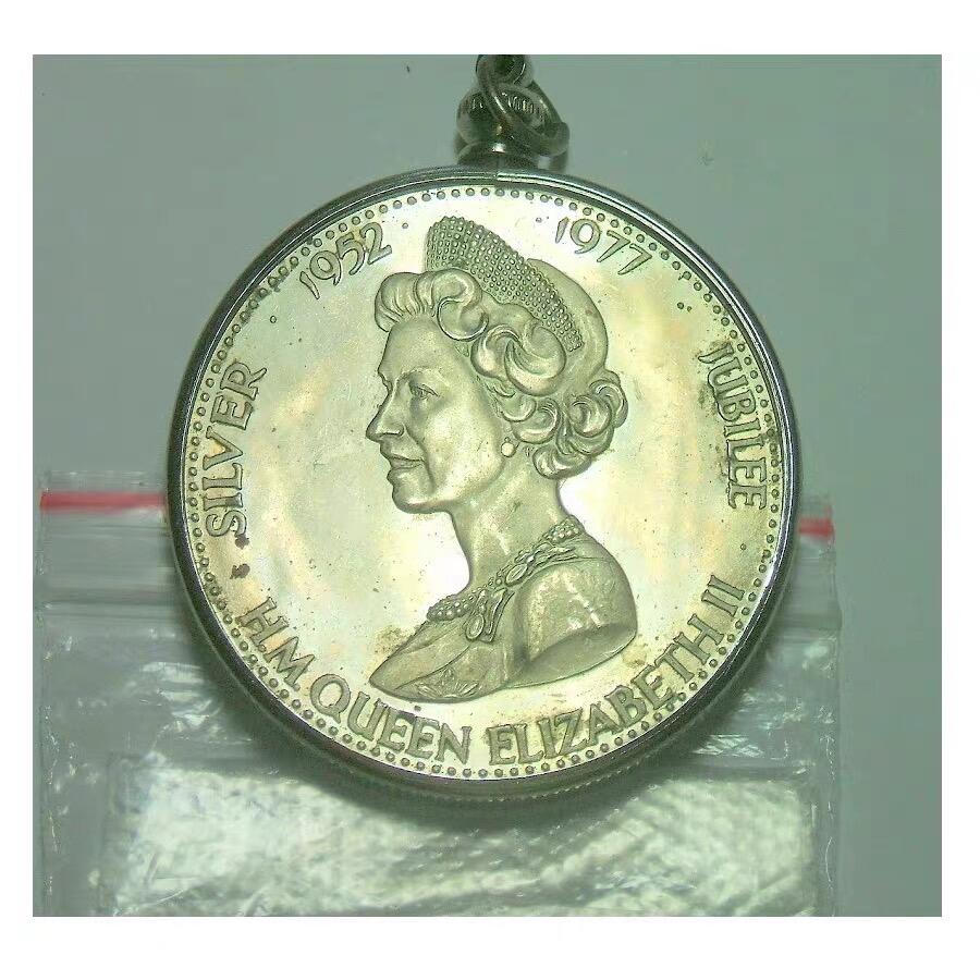 纯手工 英国1977年 伊丽莎白银婚镀银高浮雕精制币章吊坠 40MM