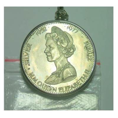 纯手工 英国1977年 伊丽莎白银婚镀银高浮雕精制币章吊坠 40MM - 纯手工 英国1977年 伊丽莎白银婚镀银高浮雕精制币章吊坠 40MM
