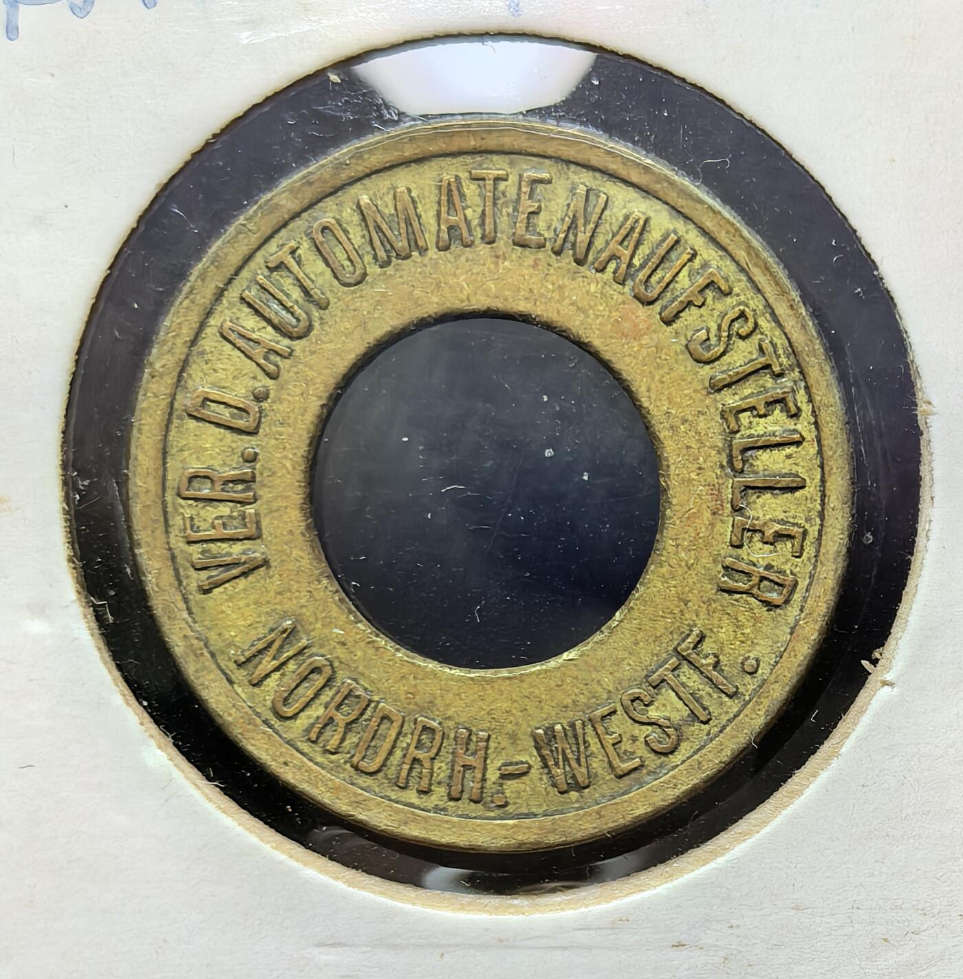 外国优质银币克朗币纪念章，每周六晚九点倒数截拍，满百包邮可寄存，持续收拍