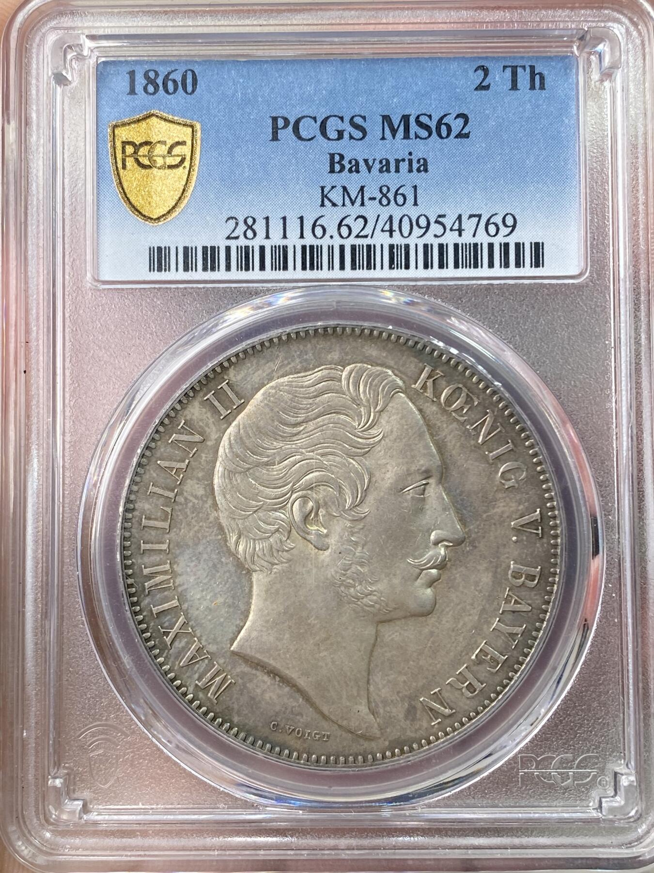 万国钱币拍卖第064期 PCGS MS62 1860年德国巴伐利亚马克西米利安二世双狮流通2泰勒 马二高难年份 仅两年发行 即便通货也不太常见的品种 原味孔雀绿彩极美 2t大名誉品路二双狮同款纹章 PCGS季军分