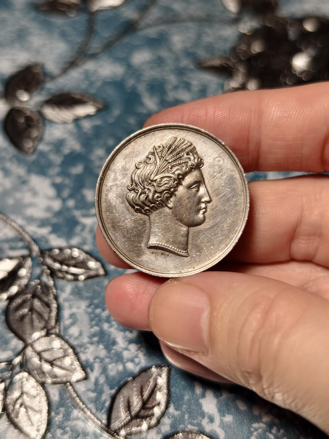 抚柳草堂-第二十二期章牌钱币  奖章勋章 满百包邮 放漏专场 1850法国地方农业竞赛银质奖章 二共时期 法国19世纪著名章牌雕刻师 Dubois作品 早期手指边铭 950银重17.1g 背面有划 边道一处轻微磕碰 