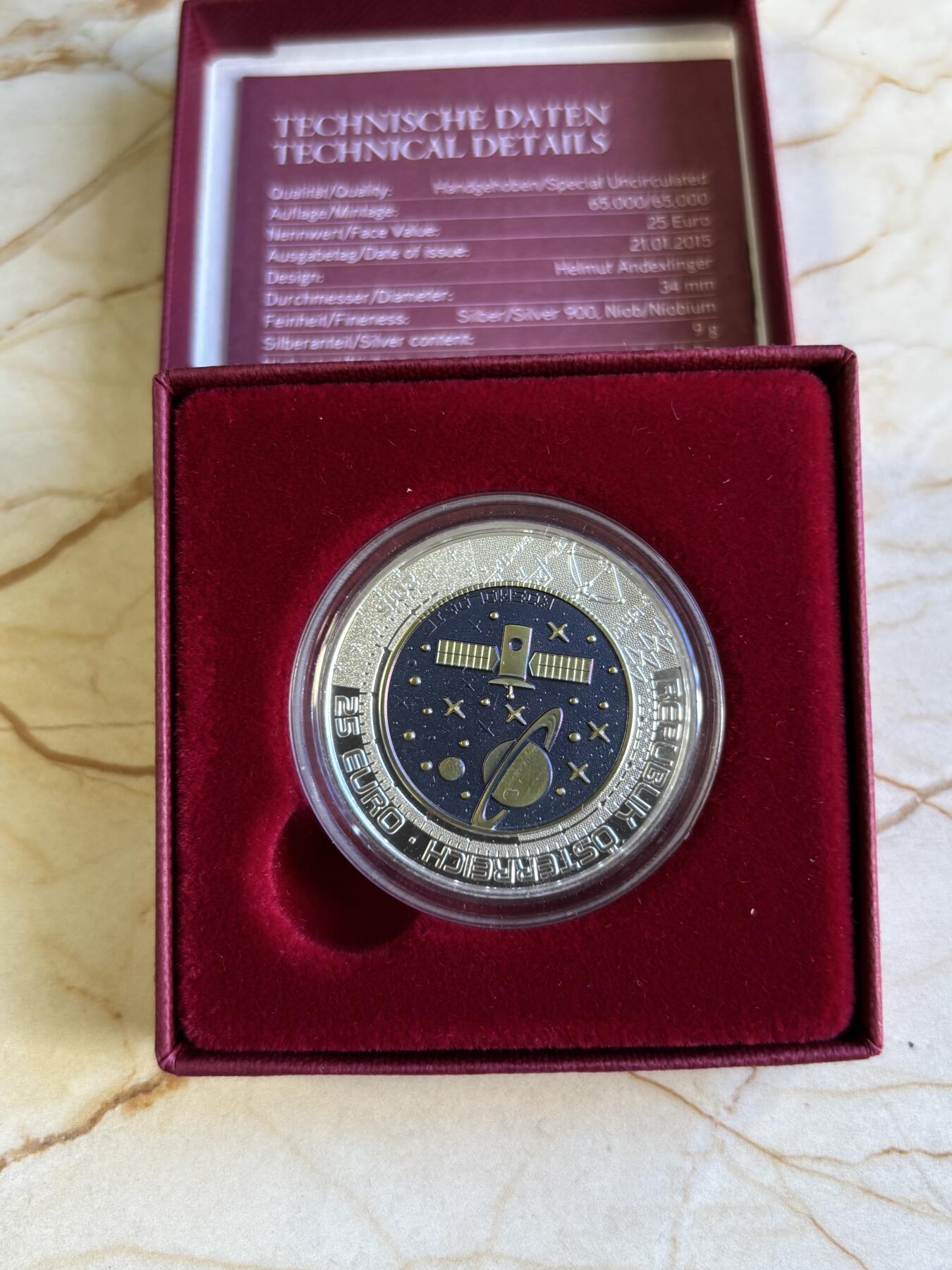 第196期拍卖 奥地利2015年宇宙论铌银镶嵌双色纪念币，900银/998铌，10克和7.15克，发行：65000枚，没有外面纸套