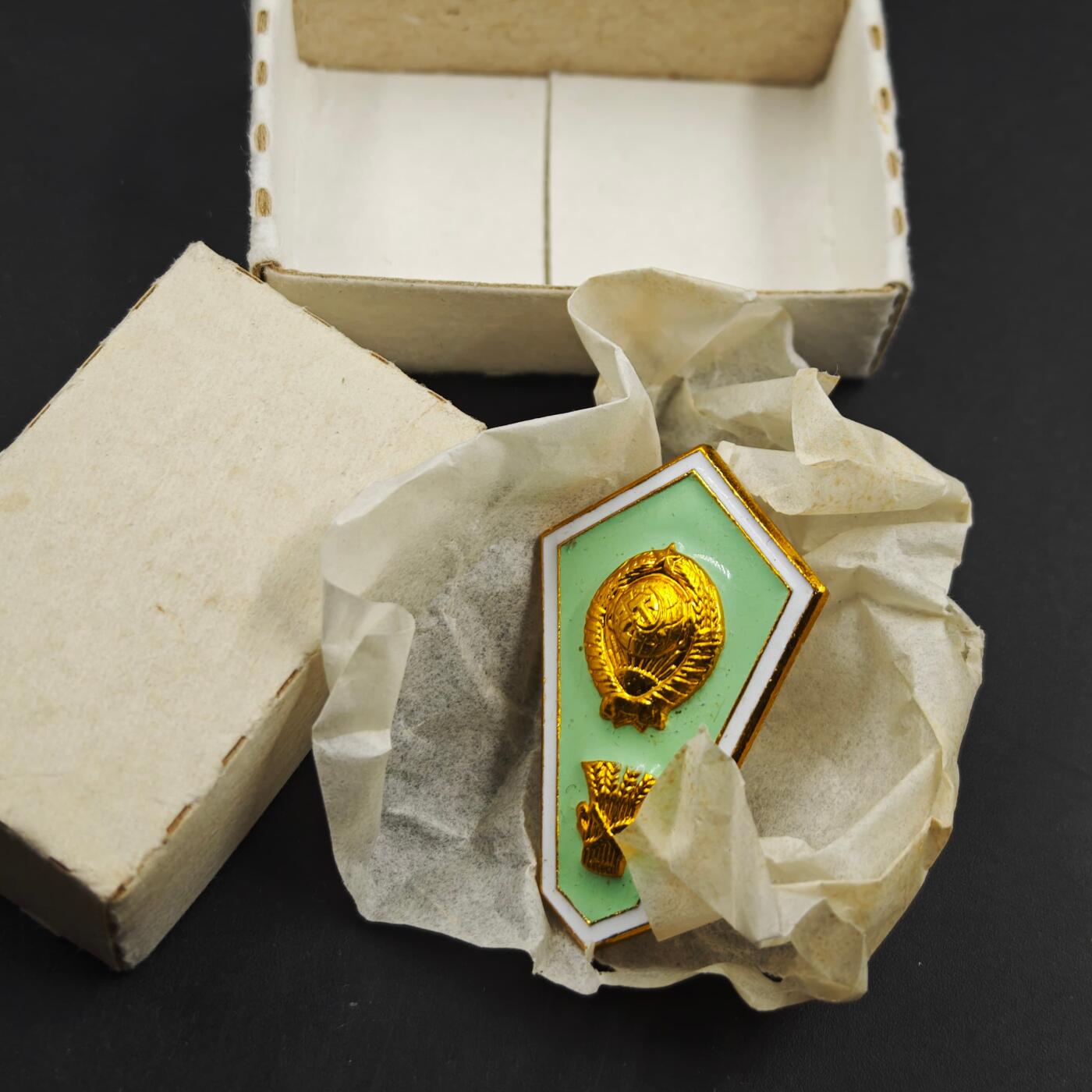 4月4日结束，成斌徽章钱币专场 原盒苏联 中等农学院校徽