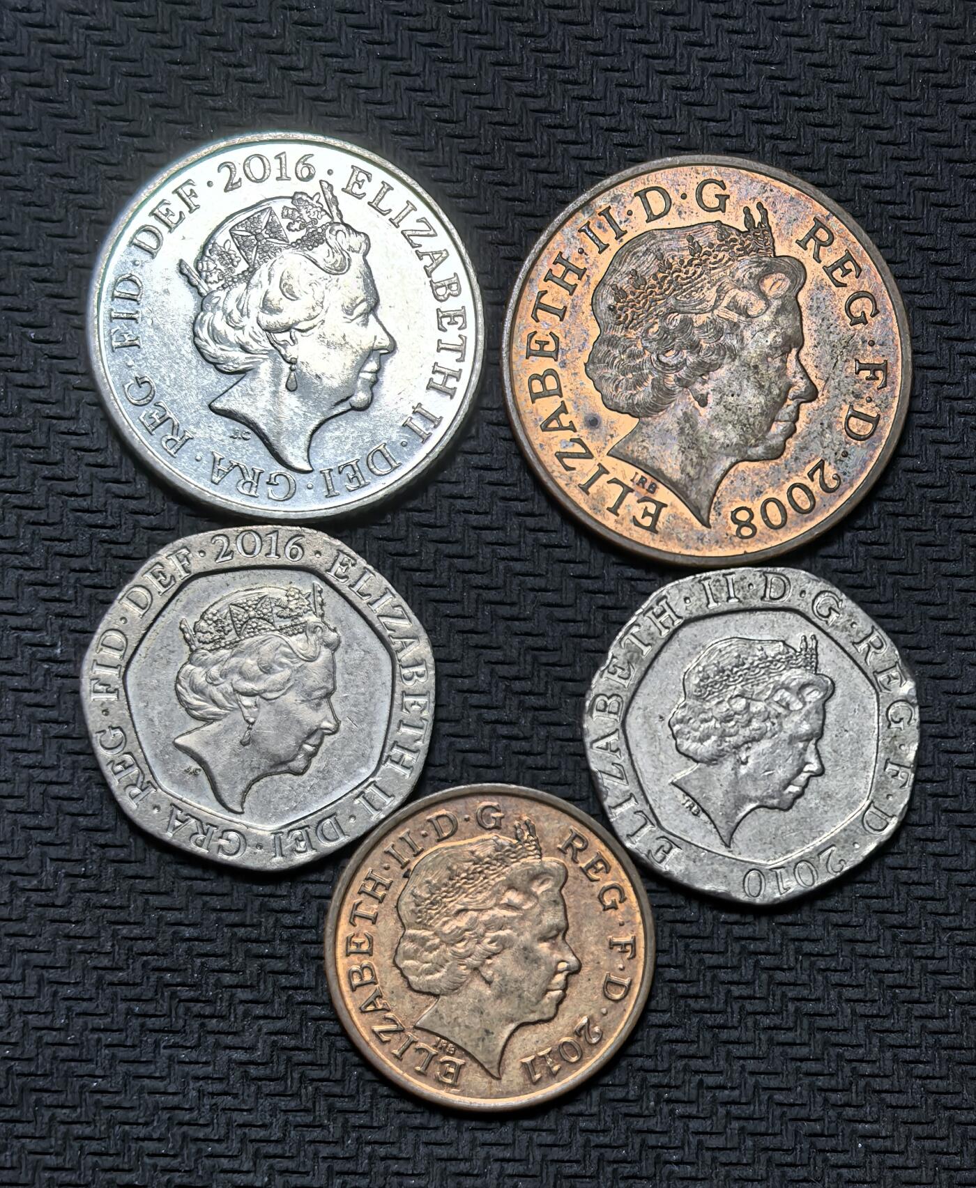 外国优质银币克朗币纪念章，每周六晚九点倒数截拍，满百包邮可寄存，持续收拍 英国盾牌币5枚