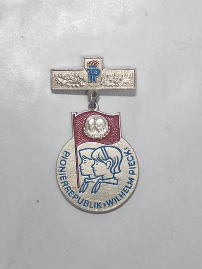 韵星假日军品类拍卖第51期  -- Rimey Holidays Militaria Auction 51 - 民主德国台尔曼青年团儿童先锋队员证章